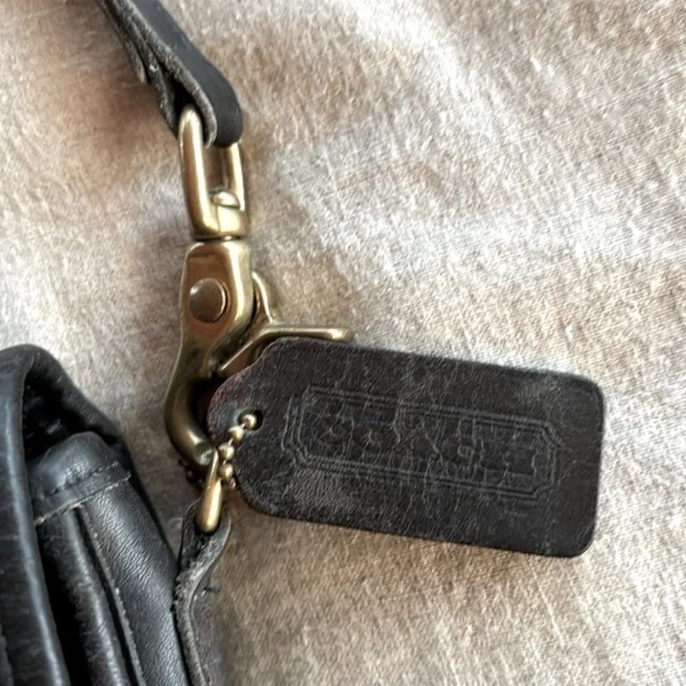 Vintage Coach Classic Leather Crossbody - Picture 3 of 13
